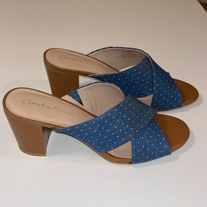 NWT Amelia Grace Frenzo Slide Sandals.